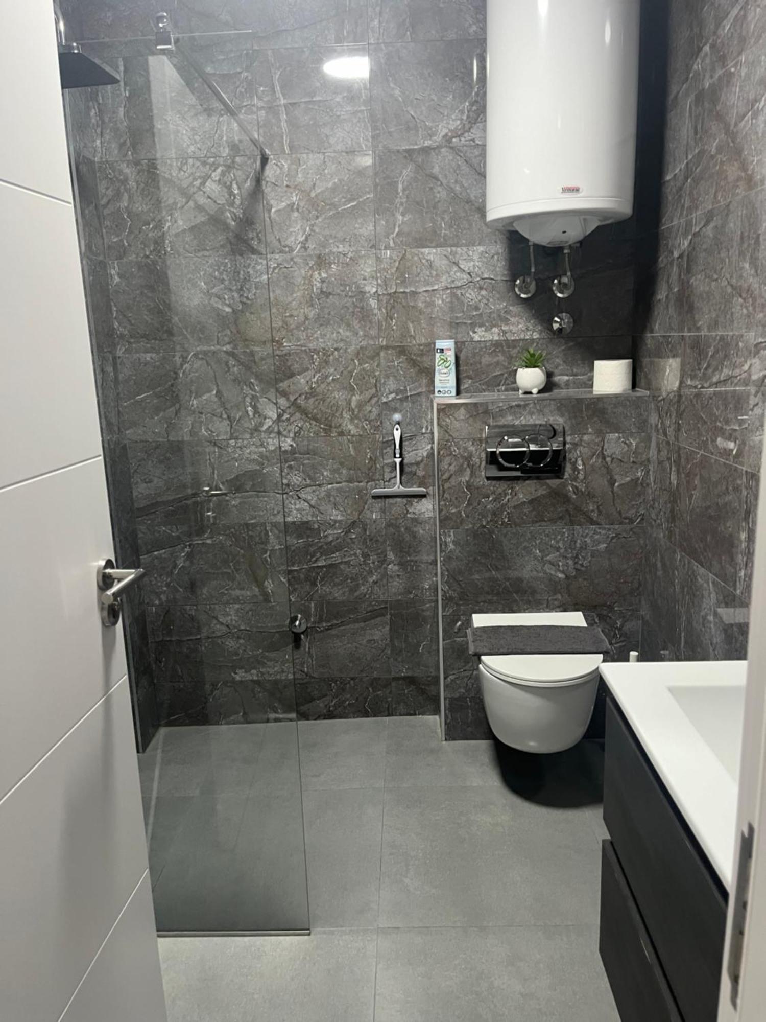 Beoair Apartments Surčin Buitenkant foto